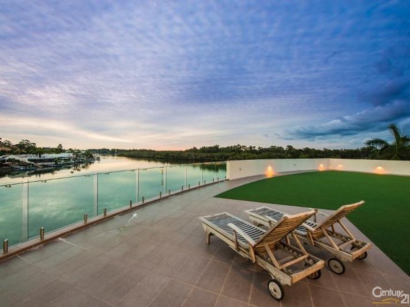 7313 Bayside Close, Sanctuary Cove QLD 4212