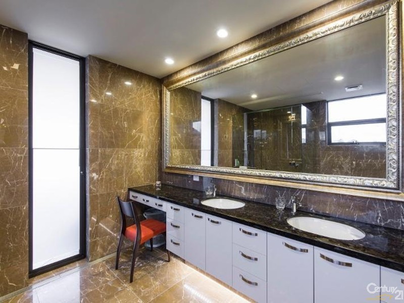 7313 Bayside Close, Sanctuary Cove QLD 4212