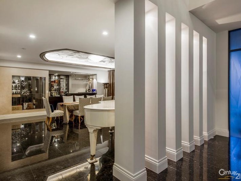 7313 Bayside Close, Sanctuary Cove QLD 4212