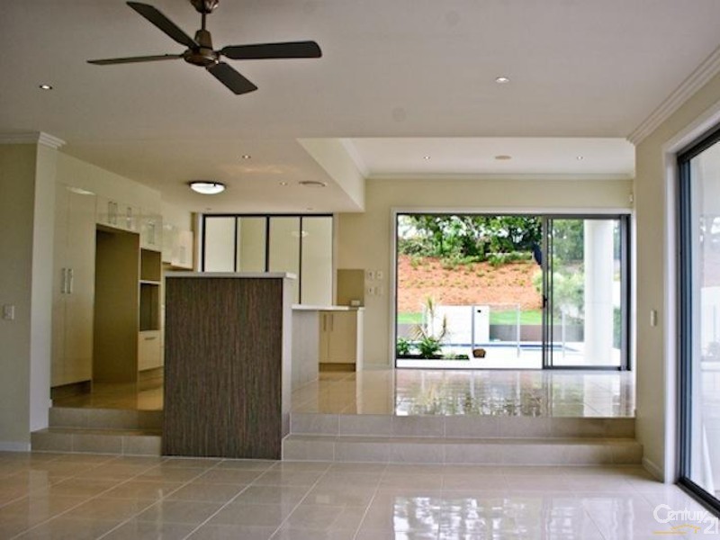 8011B Vista Drive, Benowa QLD 4217