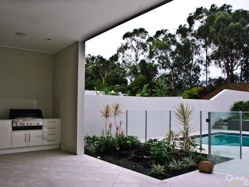 8011B Vista Drive, Benowa QLD 4217