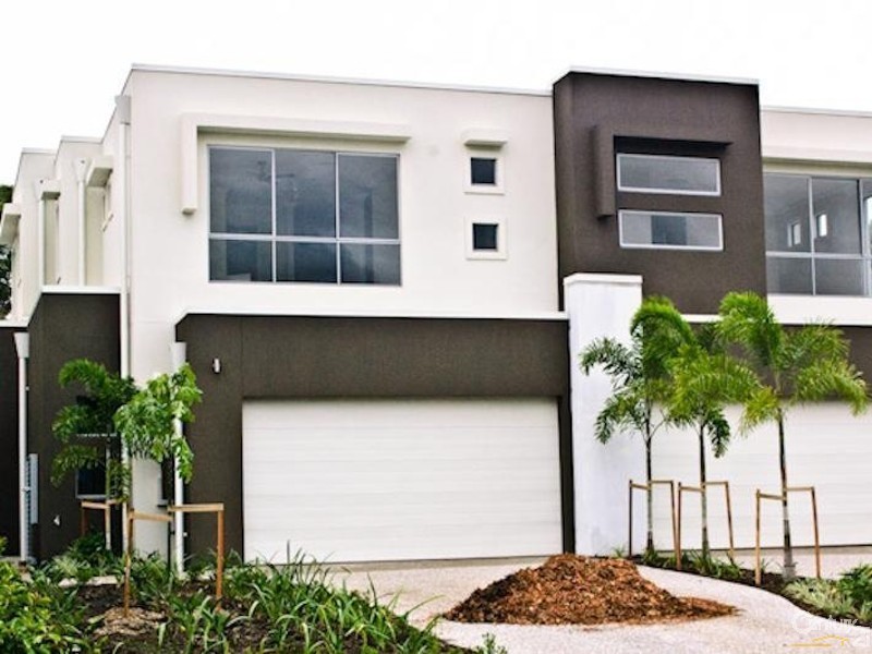 8011B Vista Drive, Benowa QLD 4217