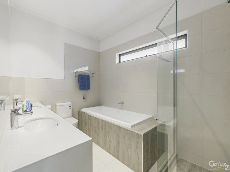 6017 Vista Drive, Benowa QLD 4217