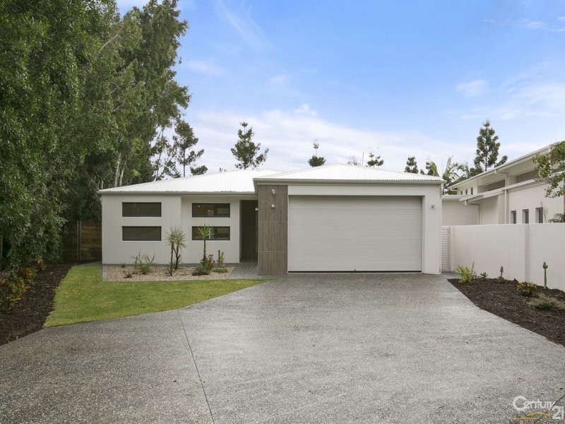 6017 Vista Drive, Benowa QLD 4217