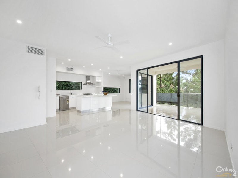 6017 Vista Drive, Benowa QLD 4217