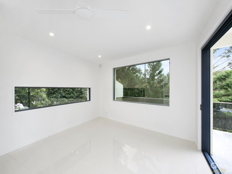 6017 Vista Drive, Benowa QLD 4217