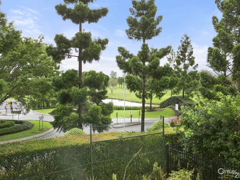 6017 Vista Drive, Benowa QLD 4217