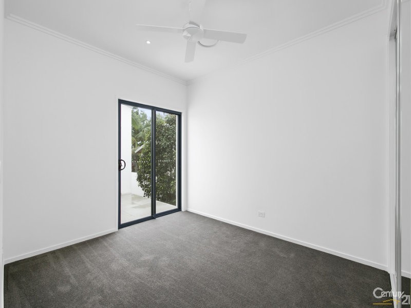 6017 Vista Drive, Benowa QLD 4217