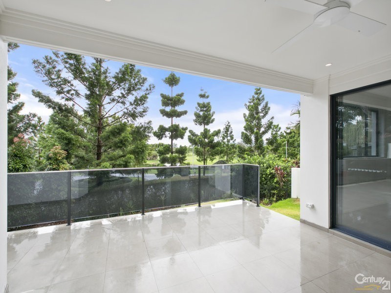 6017 Vista Drive, Benowa QLD 4217