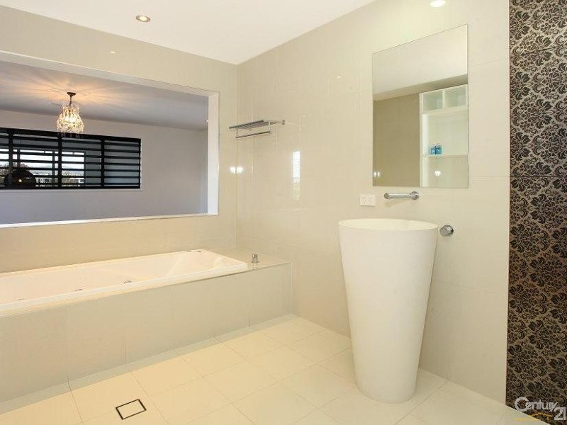 2016A The Boulevarde, Benowa QLD 4217