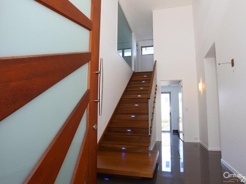 2016A The Boulevarde, Benowa QLD 4217