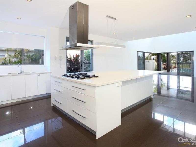 2016A The Boulevarde, Benowa QLD 4217