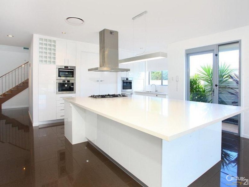 2016A The Boulevarde, Benowa QLD 4217