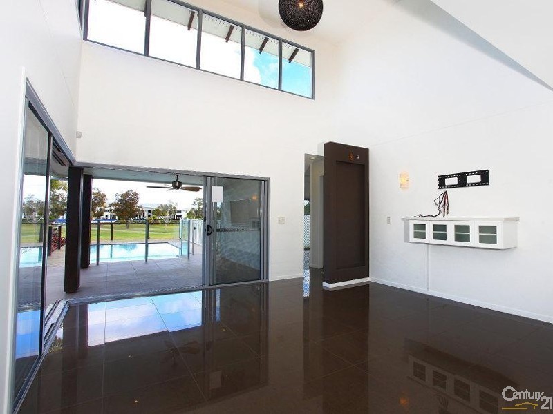 2016A The Boulevarde, Benowa QLD 4217