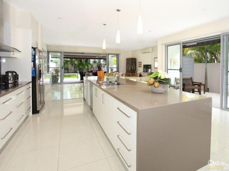 2/4023 Quayside, Benowa QLD 4217