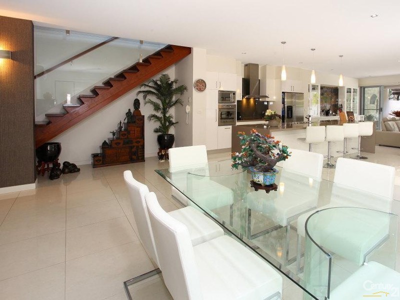 2/4023 Quayside, Benowa QLD 4217