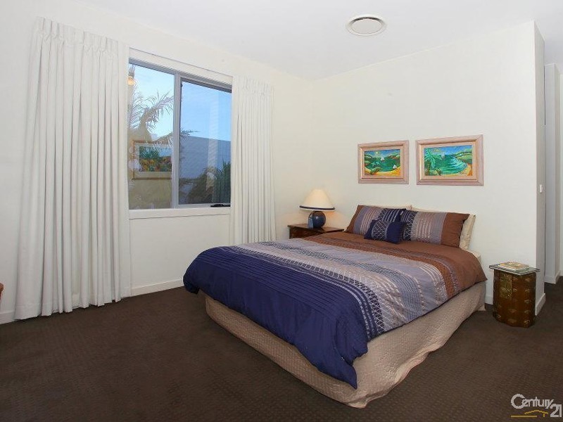 2/4023 Quayside, Benowa QLD 4217