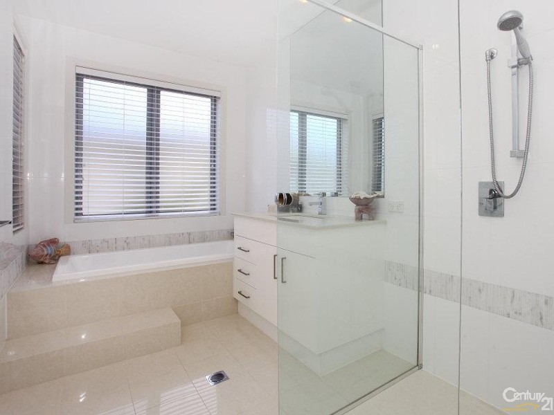 2/4023 Quayside, Benowa QLD 4217