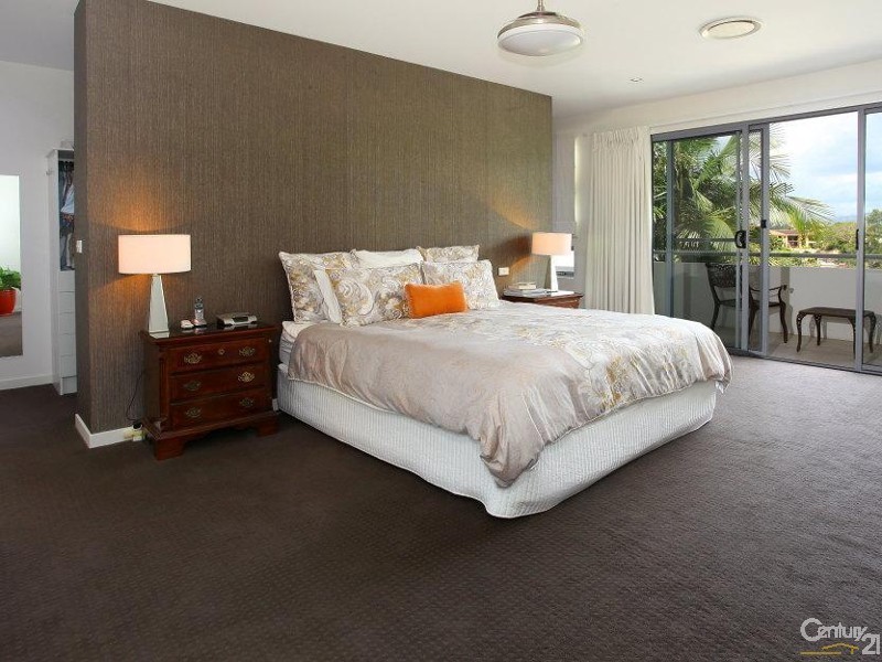 2/4023 Quayside, Benowa QLD 4217