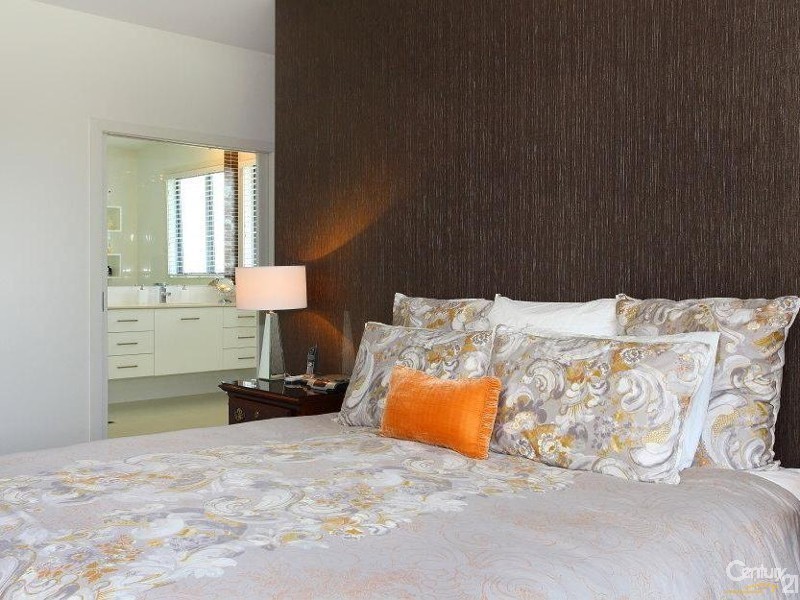 2/4023 Quayside, Benowa QLD 4217