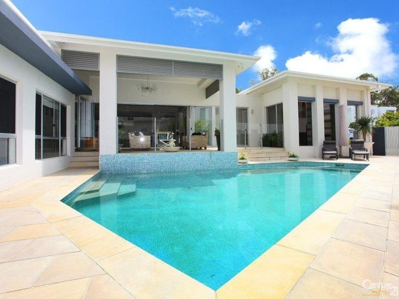 5004 Riverwood Grove, Benowa QLD 4217