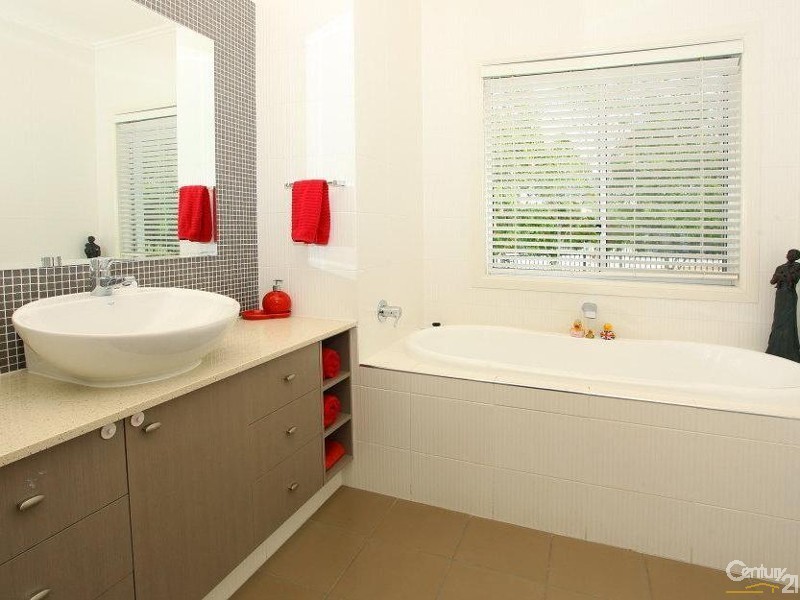 5004 Riverwood Grove, Benowa QLD 4217