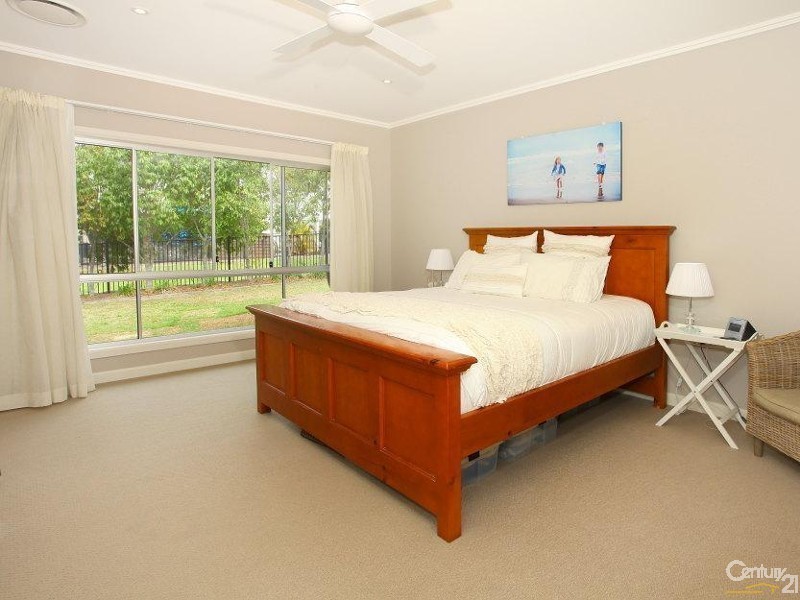 5004 Riverwood Grove, Benowa QLD 4217