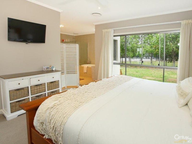 5004 Riverwood Grove, Benowa QLD 4217