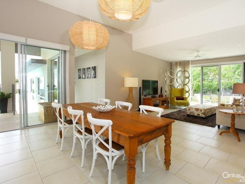 5004 Riverwood Grove, Benowa QLD 4217