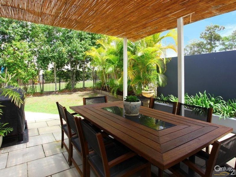 5004 Riverwood Grove, Benowa QLD 4217