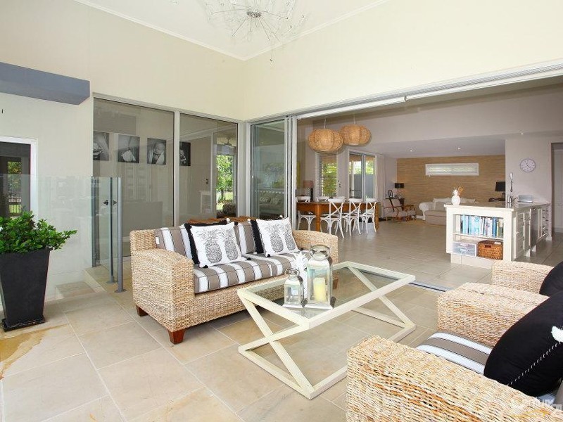 5004 Riverwood Grove, Benowa QLD 4217