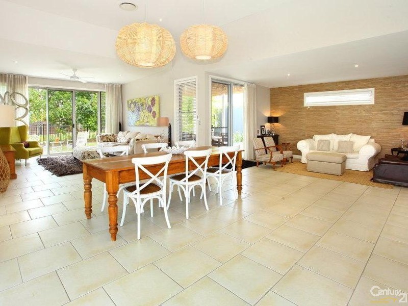 5004 Riverwood Grove, Benowa QLD 4217