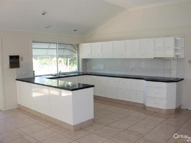 114 EDINBURGH ROAD, Benowa QLD 4217