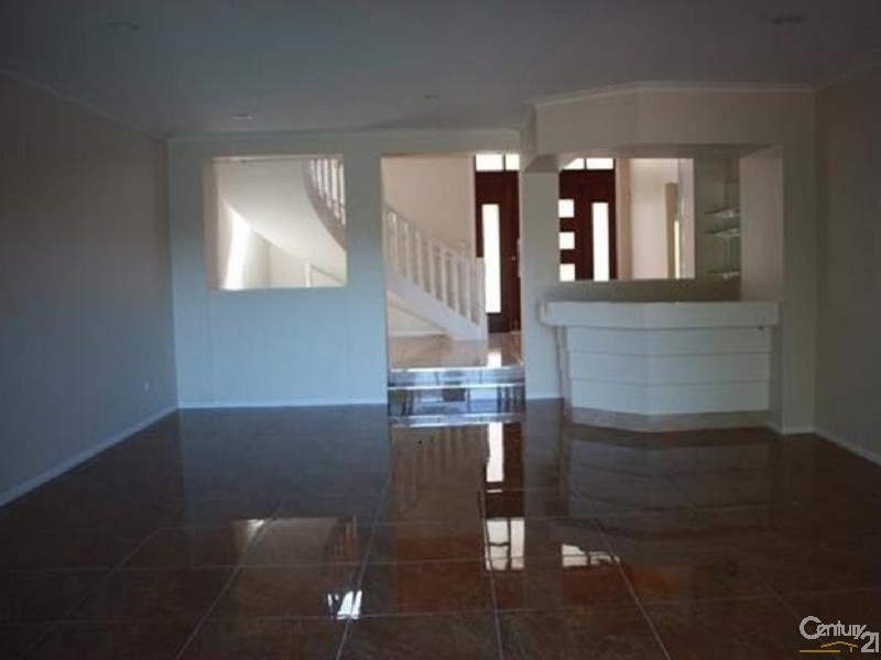 114 EDINBURGH ROAD, Benowa QLD 4217