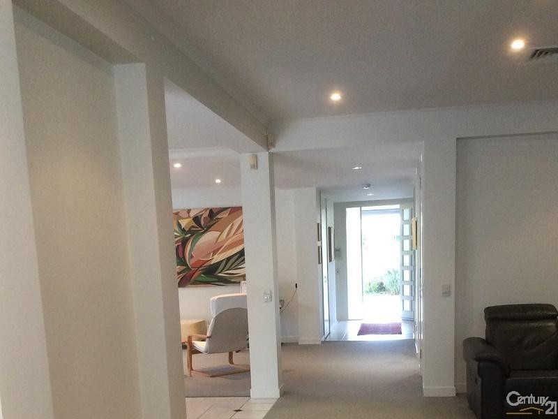 3110 Bell Park, Benowa QLD 4217