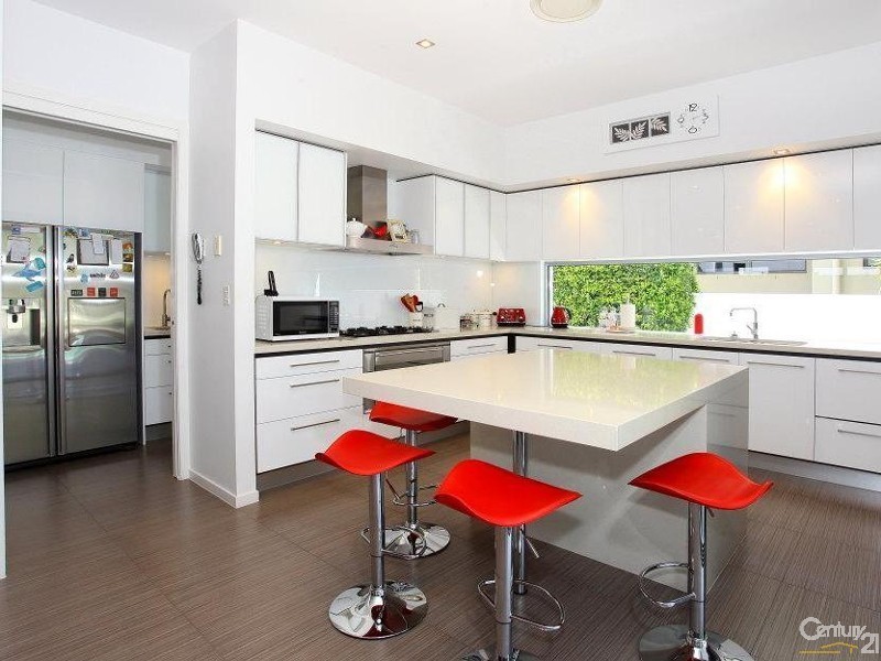 3004 The Boulevarde, Benowa QLD 4217