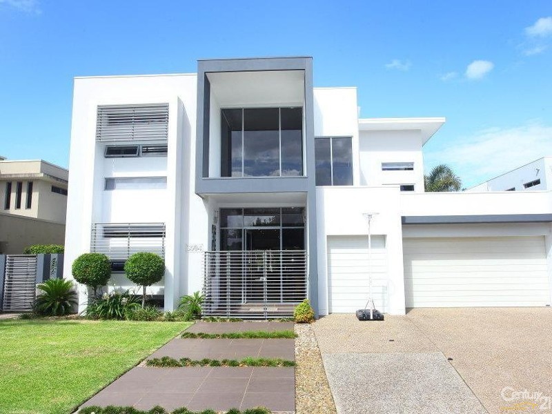 3004 The Boulevarde, Benowa QLD 4217