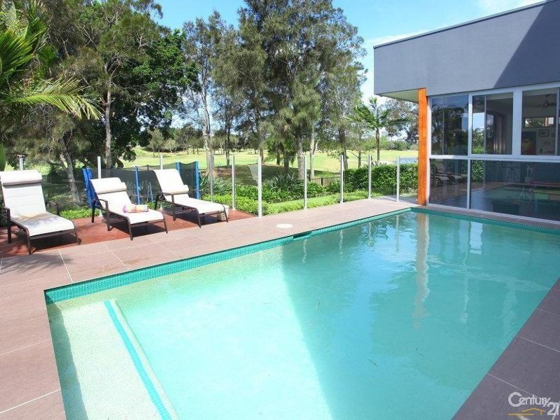 3004 The Boulevarde, Benowa QLD 4217