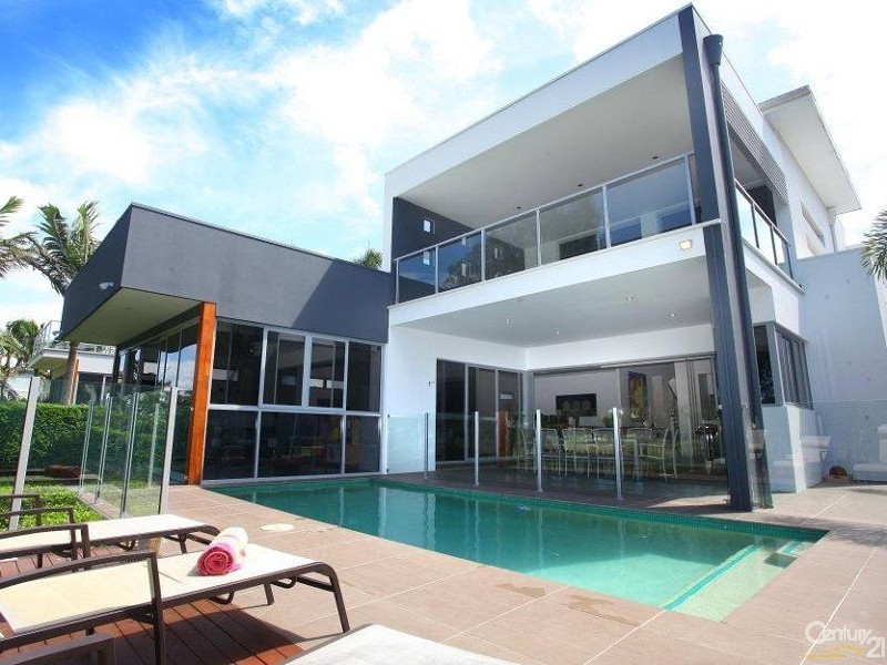 3004 The Boulevarde, Benowa QLD 4217