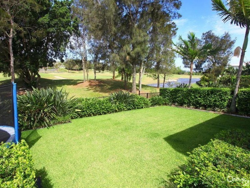 3004 The Boulevarde, Benowa QLD 4217