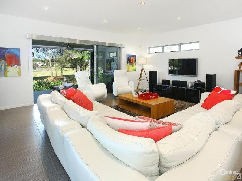 3004 The Boulevarde, Benowa QLD 4217