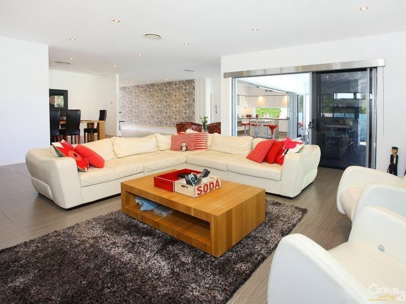 3004 The Boulevarde, Benowa QLD 4217