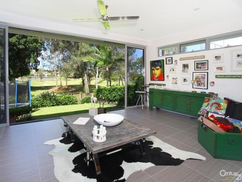 3004 The Boulevarde, Benowa QLD 4217