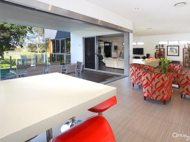 3004 The Boulevarde, Benowa QLD 4217