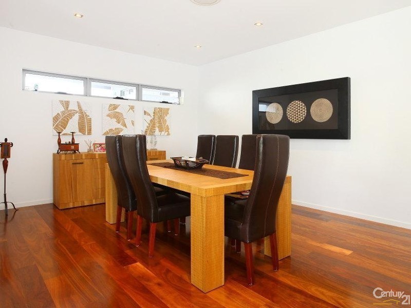 3004 The Boulevarde, Benowa QLD 4217