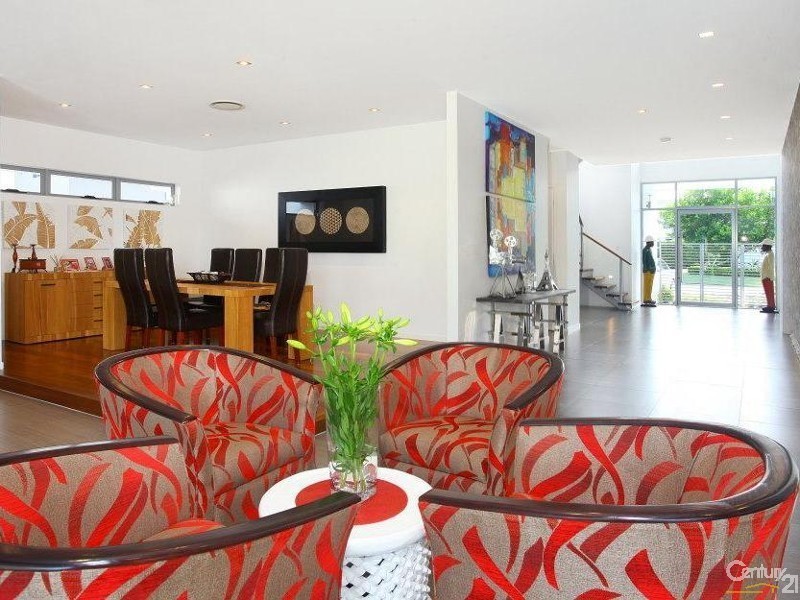 3004 The Boulevarde, Benowa QLD 4217