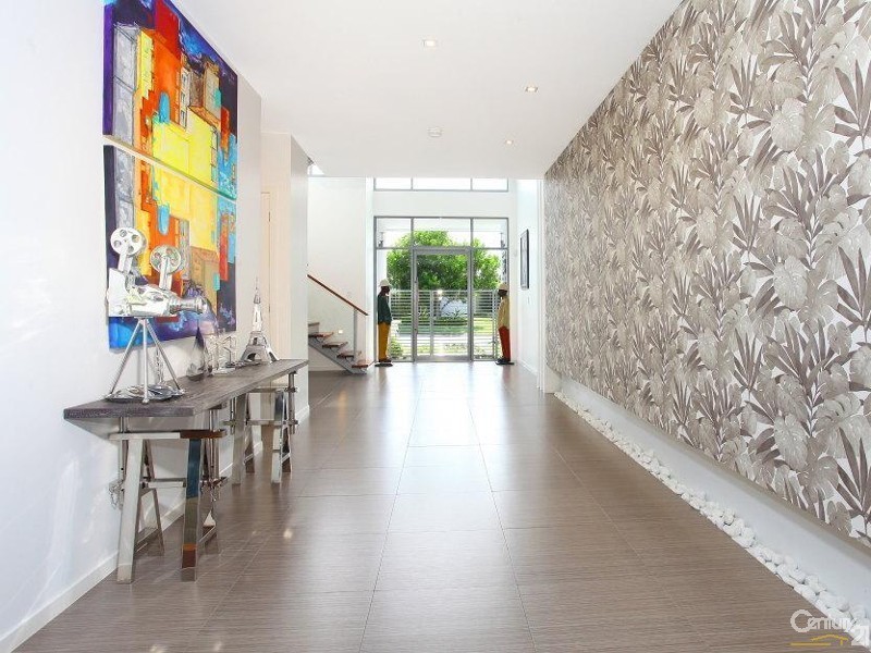 3004 The Boulevarde, Benowa QLD 4217