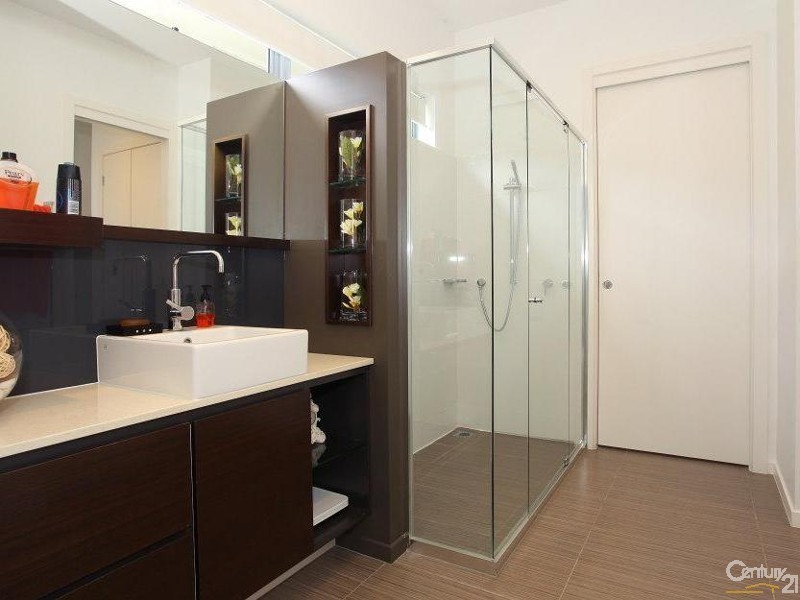 3004 The Boulevarde, Benowa QLD 4217