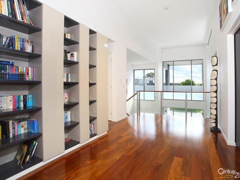 3004 The Boulevarde, Benowa QLD 4217