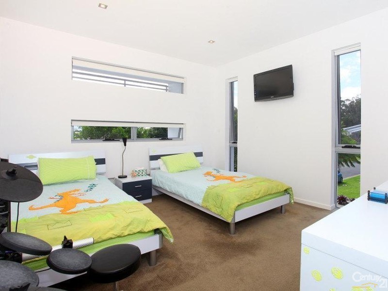 3004 The Boulevarde, Benowa QLD 4217